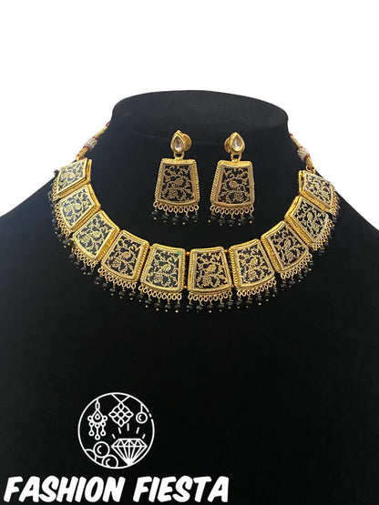 Theva Set (Necklace with Earrings)